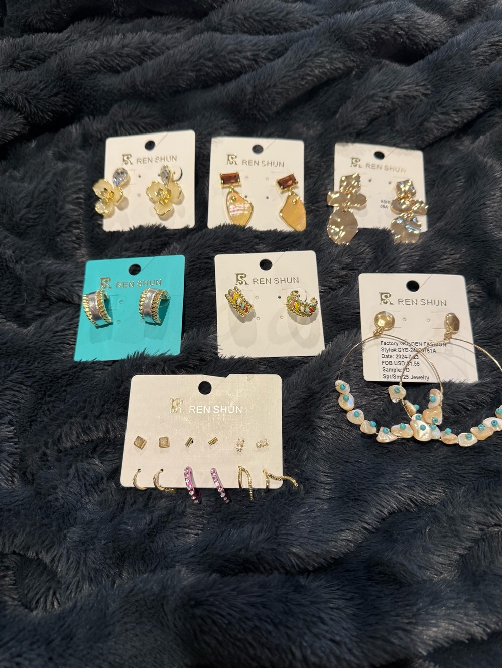 7 Pairs of Ren Shun Earrings for Pierced Ears